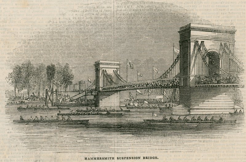 De Thames Regatta, boten op het punt om onder Hammersmith Bridge door te varen door English School