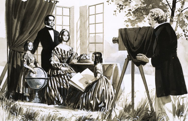 Ongeïdentificeerde familie wordt gefotografeerd door English School
