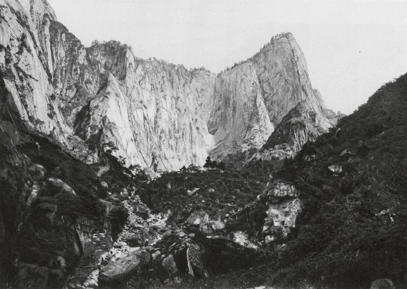 Hua shan, Shensi, De cilinder van de Berg van de 5 Pieken, Midden en Westelijke Piek door Ernst Boerschmann