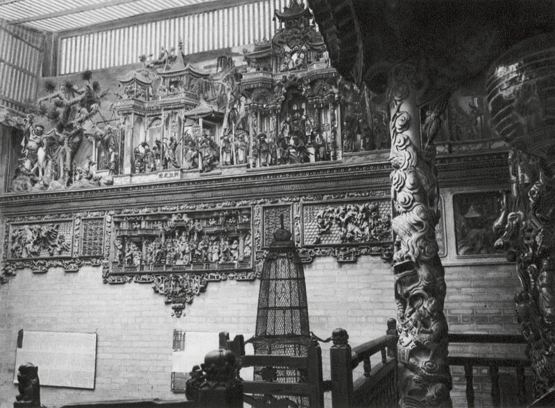 Kuangchou, Kuangtung, Canton, Tempel van de God van Geneeskunde, Reliëfs in hoofdplein door Ernst Boerschmann