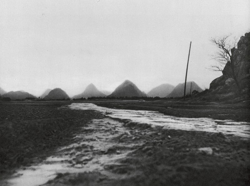 Kuangsi, Conische bergen ten noorden van Kueilinfu door Ernst Boerschmann