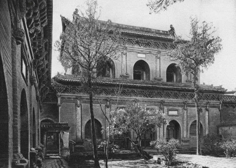 Taiyuanfu, Shuang ta sze, Shansi, Massieve Hal door Ernst Boerschmann