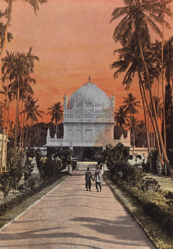 Mysore, Graven van Tippo Saib en Hyder Ali door European Photographer
