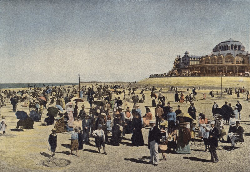 Oostende, het strand en het casino door European Photographer