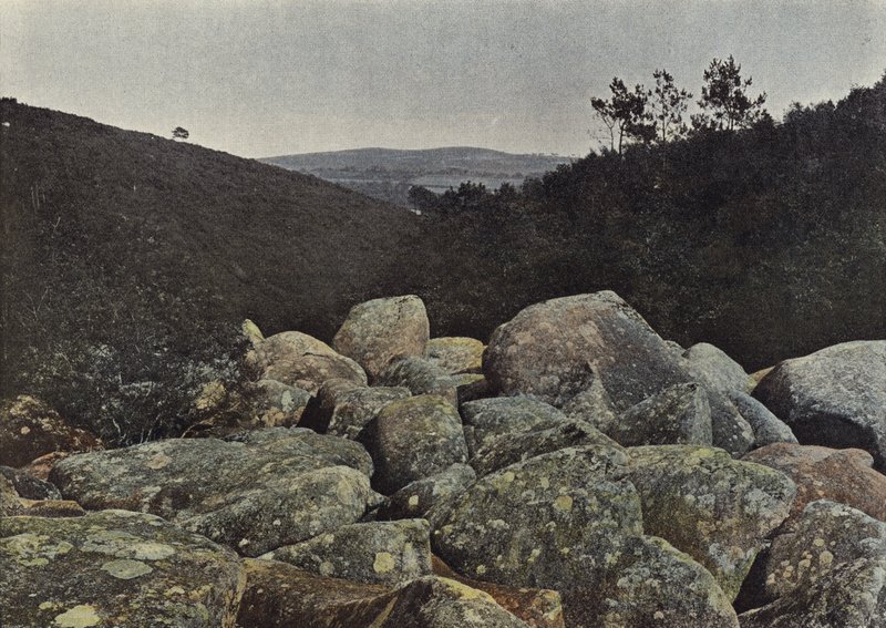 Saint-Herbor, Rotsen van de Waterval door European Photographer
