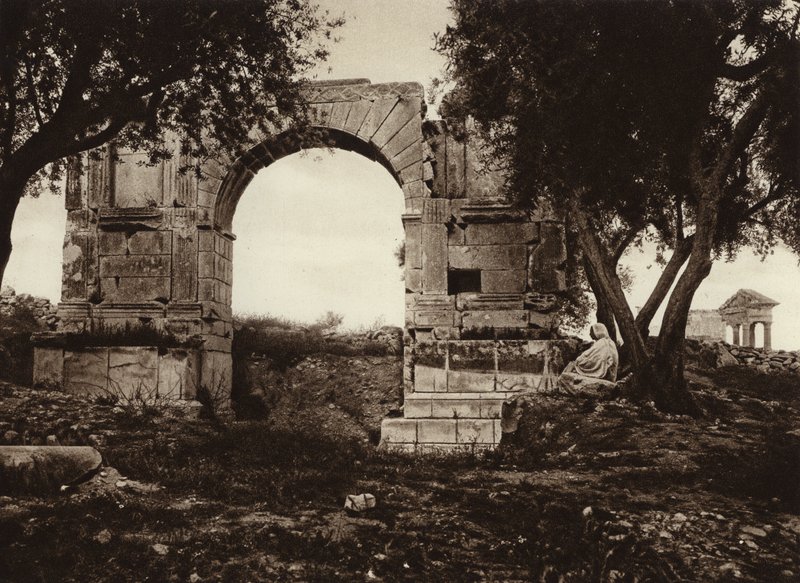 Dougga, Triomfboog van Alexander Severus door European Photographer