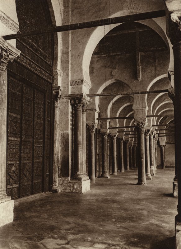 Kairuan, gedeeltelijk uitzicht op de Grote Moskee door European Photographer