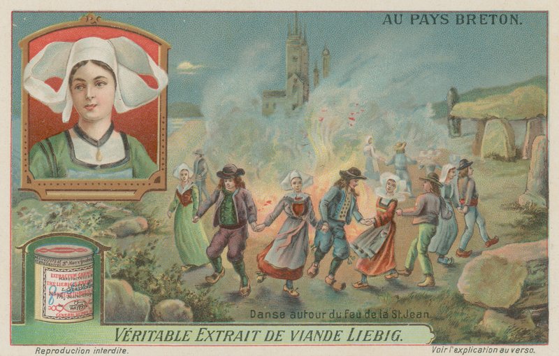 Dansen rond het vuur op de vooravond van Sint Jan (midzomer) door European School