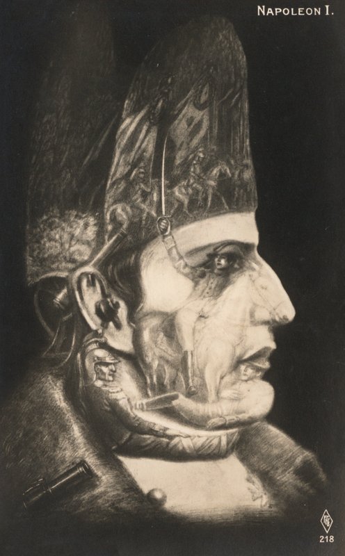 Portret van Napoleon Bonaparte, met scènes van zijn veldslagen getekend op zijn gezicht en hoed door European School