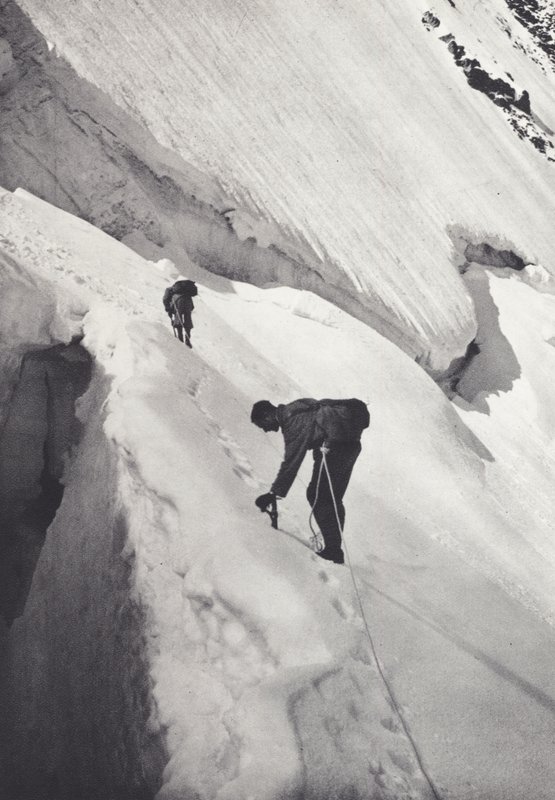 Pennine Alpen: Onder de Col de Tournanche door Francis Sydney Smythe