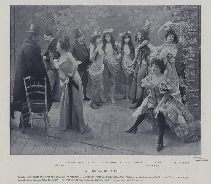 Actrices in het Theatre des Varietes, Parijs, na een voorstelling door French Photographer