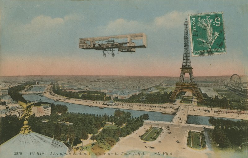 Vliegtuig cirkelt rond de Eiffeltoren in Parijs, Frankrijk. Ansichtkaart verzonden in 1913 door French Photographer