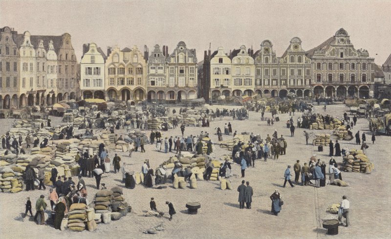 Arras, De Grote Markt, een graanmarktdag door French Photographer