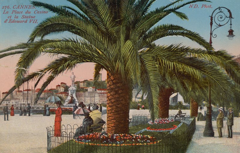 Cannes - Place du Casino en standbeeld van koning Edward VII van Engeland door French Photographer