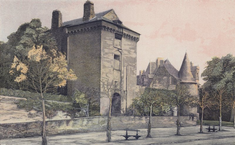 Chateaubriant, Vierkante donjon van het oude kasteel en toren van het nieuwe kasteel door French Photographer