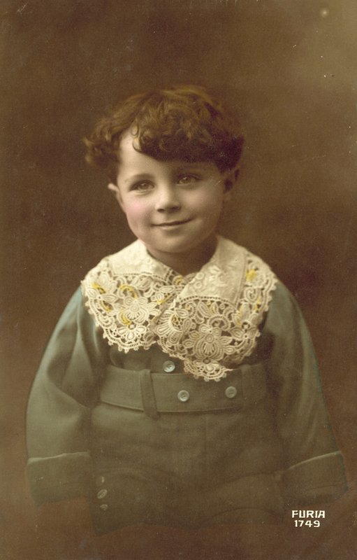 Schattige jongen, met een grote glimlach door French Photographer