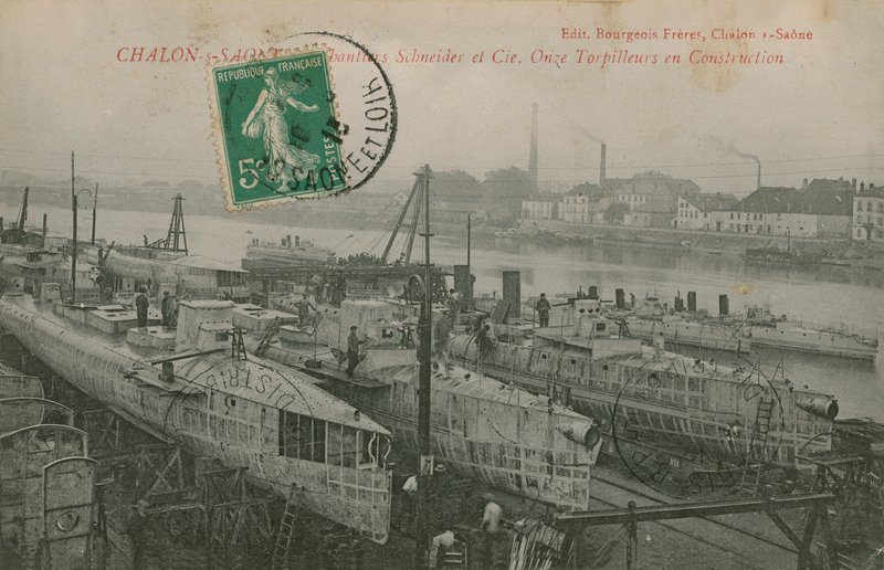 Elf torpedoboten in aanbouw door Schneider en Co in Chalon-sur-Saone in Oost-Frankrijk. Ansichtkaart verzonden in 1913 door French Photographer