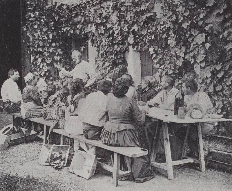 Druivenplukkers eten lunch door French Photographer