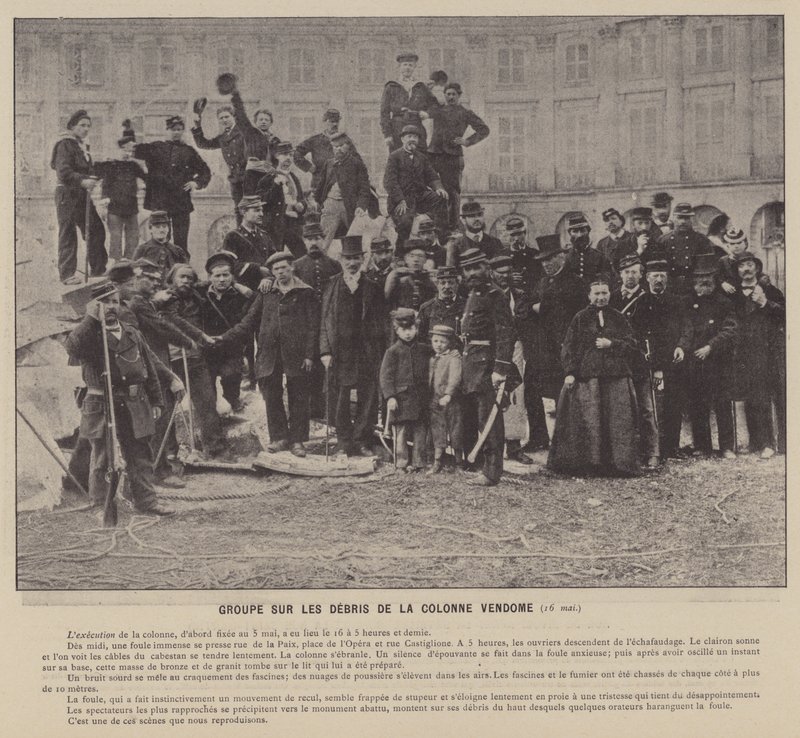 La Commune de Paris, Groep op de puinhopen van de Vendomezuil door French Photographer