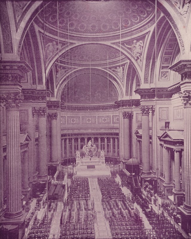 Parijs: Interieur van de Kerk van de Madeleine door French Photographer