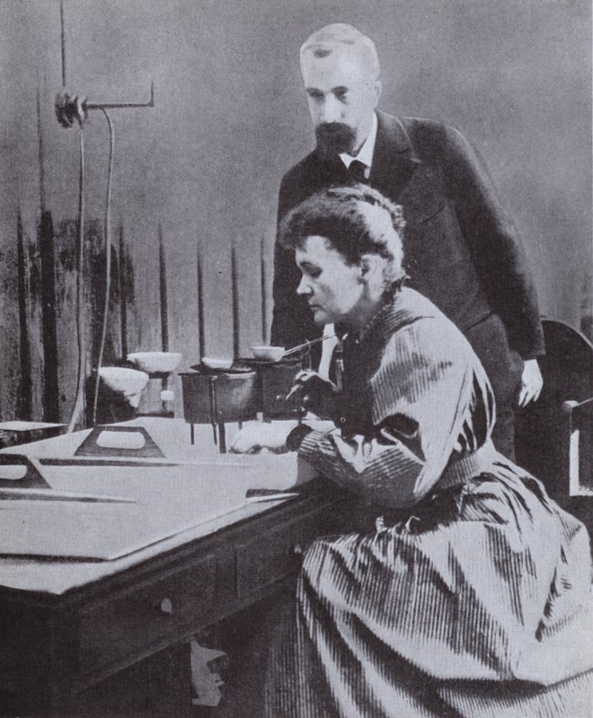 Pierre en Marie Curie, ontdekkers van Radium, in hun laboratorium aan de Universiteit van Parijs, 1898 door French Photographer