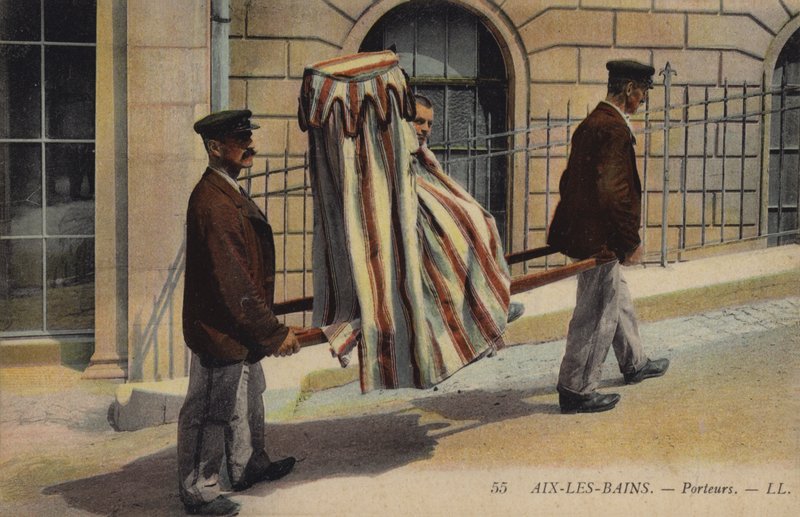 Dragers die een patiënt vervoeren in Aix-Les-Bains door French Photographer