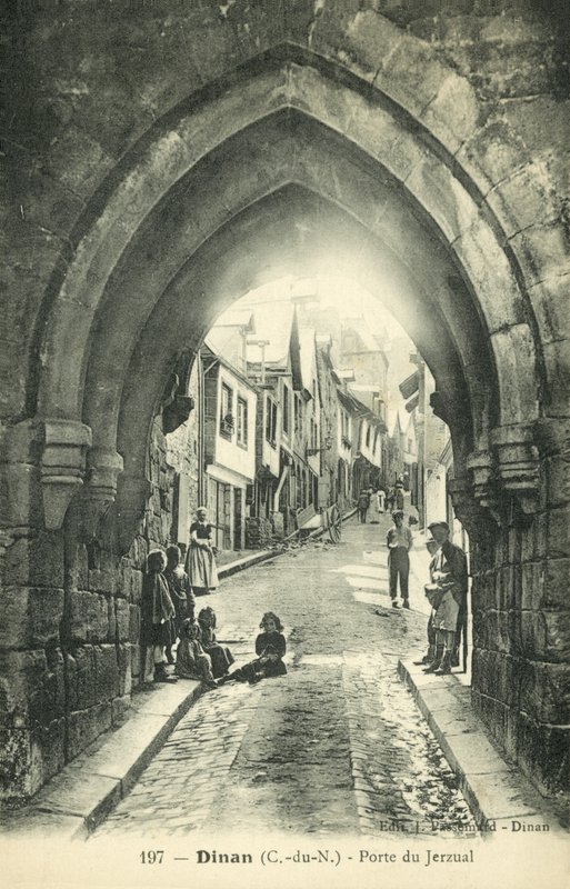 Rue du Jezual, Dinan door French Photographer