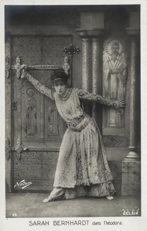 Sarah Bernhardt als Keizerin Theodora door French Photographer
