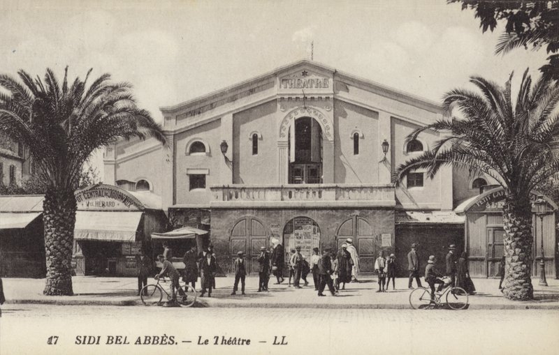 Het theater, Sidi Bel Abbes, Algerije door French Photographer