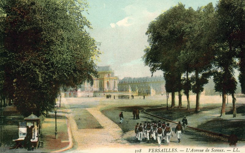 Versailles, De Avenue De Sceaux door French Photographer