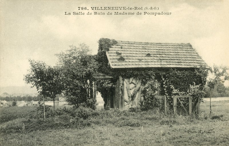 Villeneuve-Le-Roi, De Badkamer van Madame De Pompadour door French Photographer