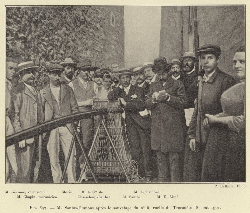 M Santos-Dumont na de redding van nr. 5, steeg van Trocadero, 8 augustus 1901 door French School