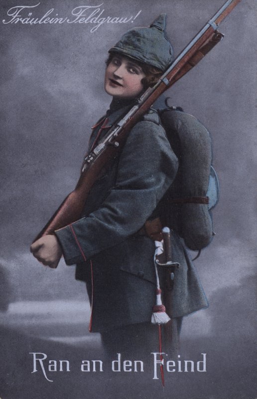 Duits meisje in militair uniform (ingekleurde foto) door German School