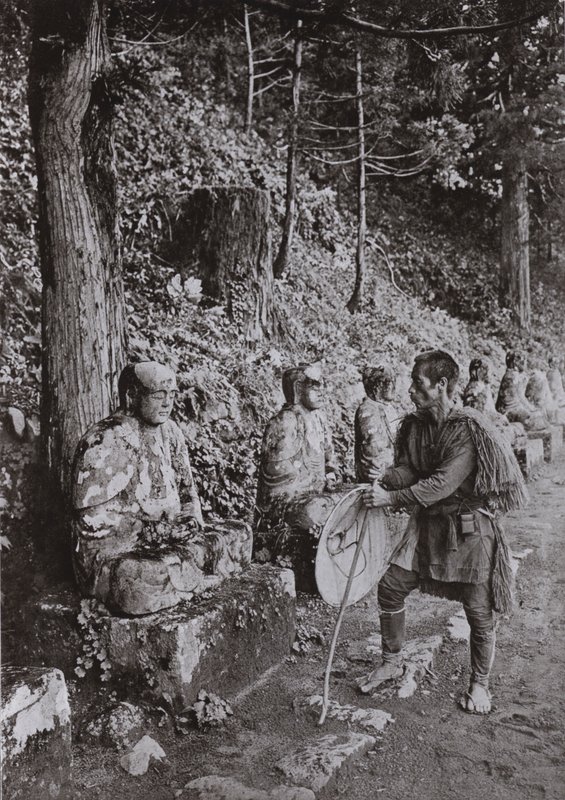 Meditatie, een Studie bij Gamman-ga-Fuchi, Nikko door Herbert Ponting