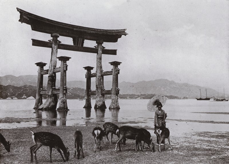 De Oude Torii bij Miyajima door Herbert Ponting