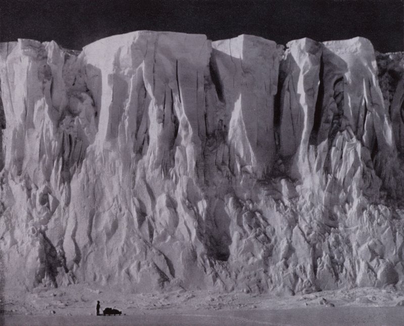 De wallen van Mount Erebus door Herbert Ponting