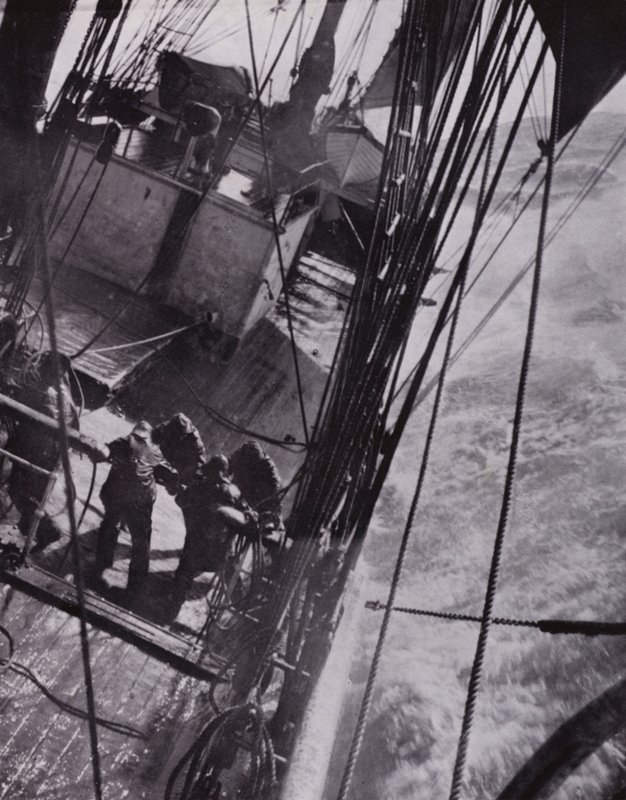 Het schip deinde en spande en slingerde als een kurk door Herbert Ponting