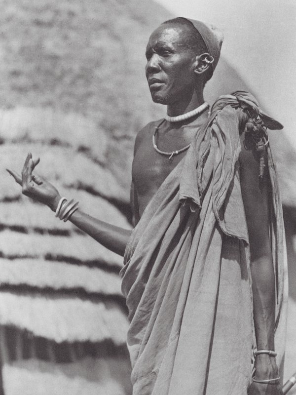 Afrika: Hoofdchef van Tonga door Hugo Adolf Bernatzik