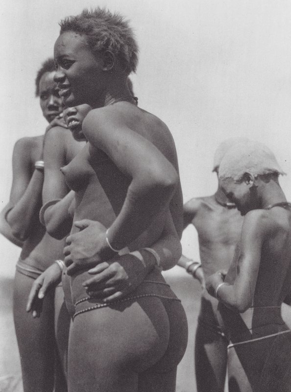 Afrika: Nuer meisjes en kinderen door Hugo Adolf Bernatzik