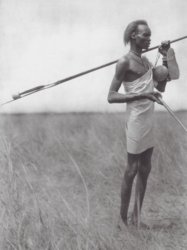 Afrika: Reizende Dinka-krijger door Hugo Adolf Bernatzik