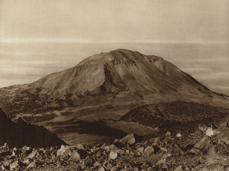 Mexico: De "Sierra Negra" gezien vanaf de Pico de Orizaba, staat Puebla (z/w foto) door Hugo Brehme