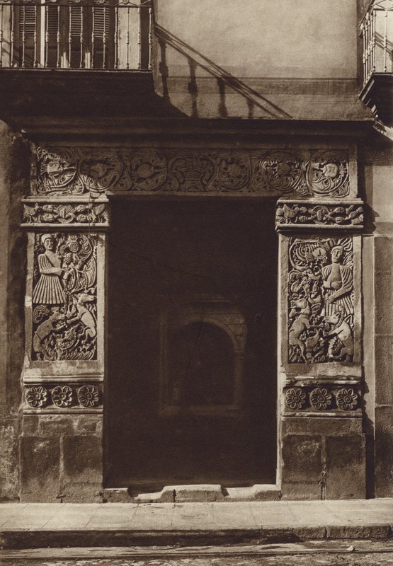 Mexico: Puebla, Huis aan de Avenida 3 Oriente nr. 1 (z/w foto) door Hugo Brehme