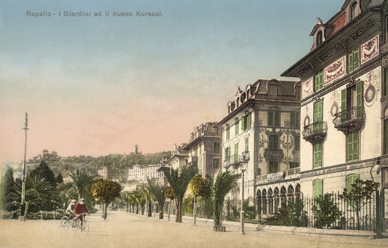 Rapallo, De Tuinen en de Nieuwe Kursaal door Italian Photographer