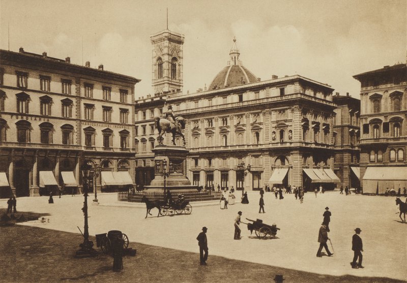 Florence: Piazza Vittorio Emanuele door Italian Photographer