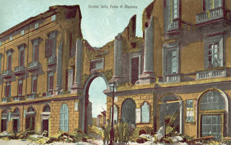 Rovina della Porta di Messina door Italian Photographer