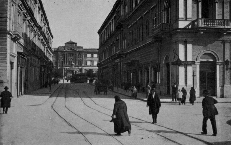 Taranto, Via Archita, Palazzo degli Uffici door Italian Photographer