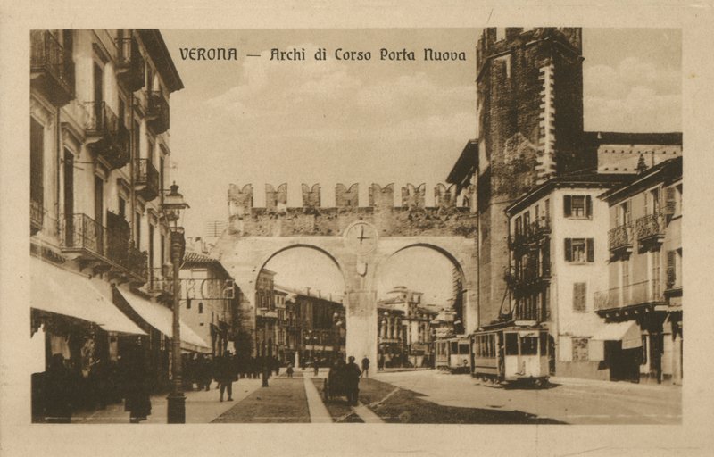 Verona: bogen van Corso Porta Nuova (z/w foto) door Italian Photographer