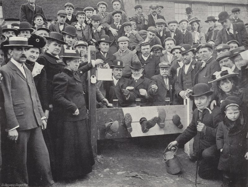 Corby Pole Fair, in de Schandpaal door J. Benjamin Stone