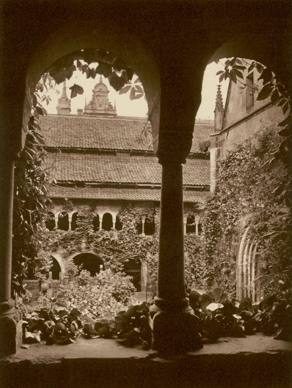 Hildesheim, Dom, Kreuzgang door Kurt Hielscher