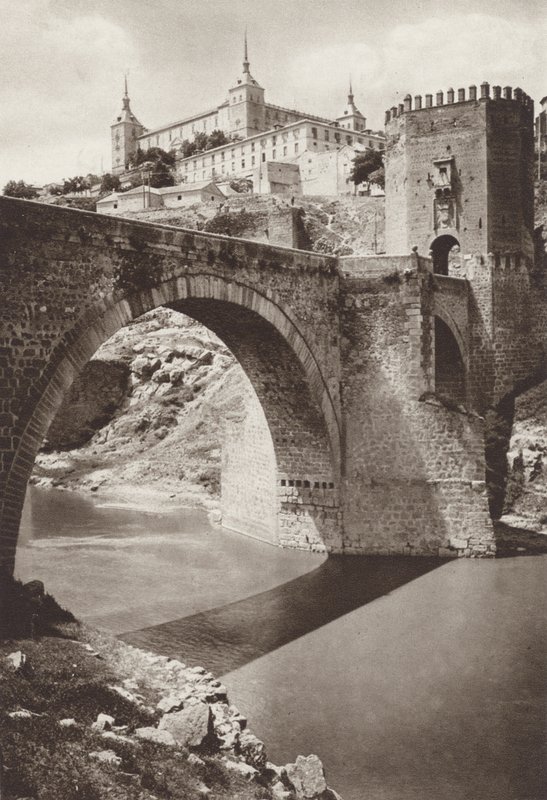 Spanje: Toledo, Alcantara-brug met de Alcazar op de achtergrond door Kurt Hielscher